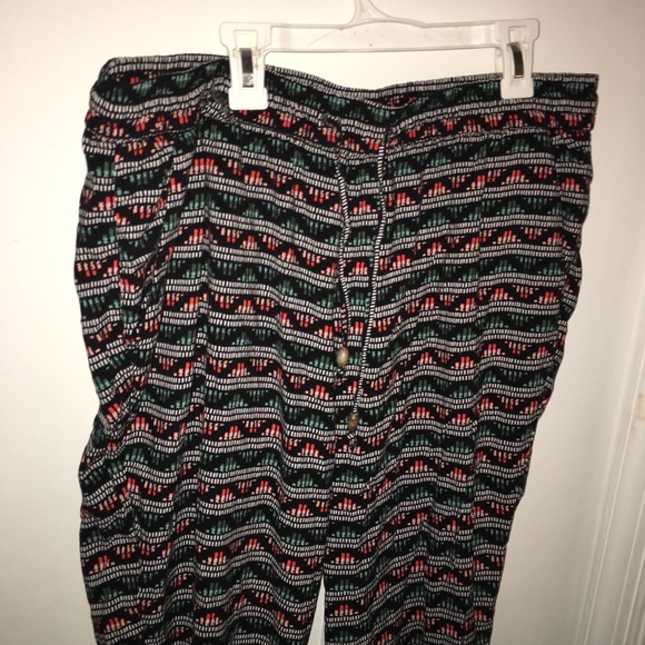 Old navy pants(women’s) - Picture 2 of 4
